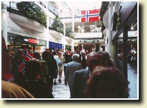 Bilde av Tog i kj&oslash;pesenter